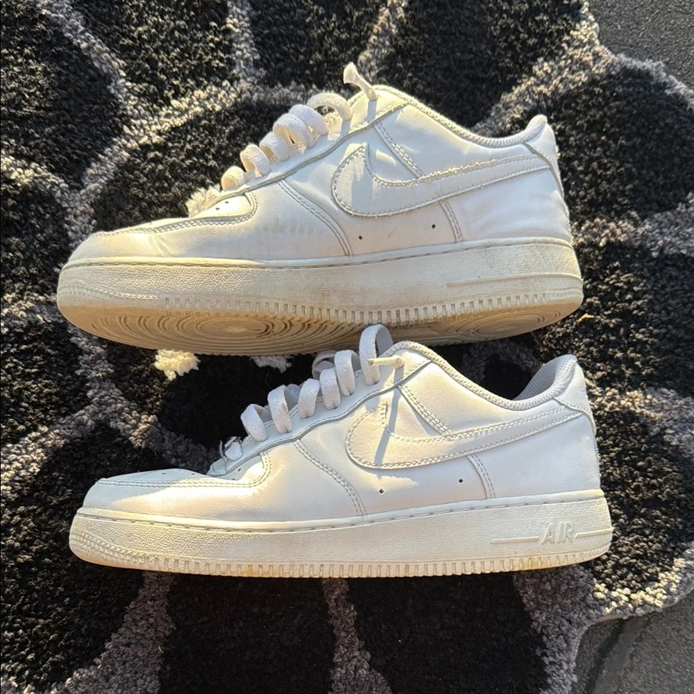 White Air Force 1’s *Authentic* - Picture 4 of 7